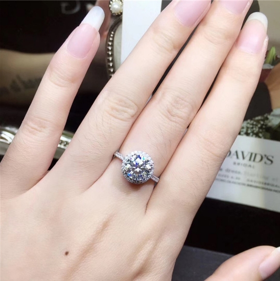 Luxury Silver Round Diamond Ring - Picture 2 of 2